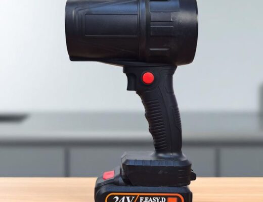 Szynoprzewód 24 V w listwach przypodłogowych – bezpieczna magistrala zasilania dla mebli, LED i smart home