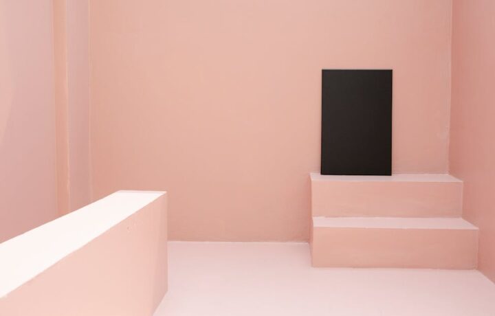 Listwy przypodłogowe z mikro-rekuperacją – ukryta wentylacja, która oszczędza miejsce i energię