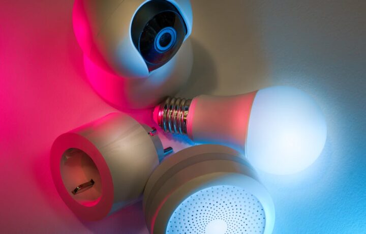 Inteligentne listwy przypodłogowe z oświetleniem i LiDAR – bezpieczeństwo nocą, porządek kabli i dyskretny design