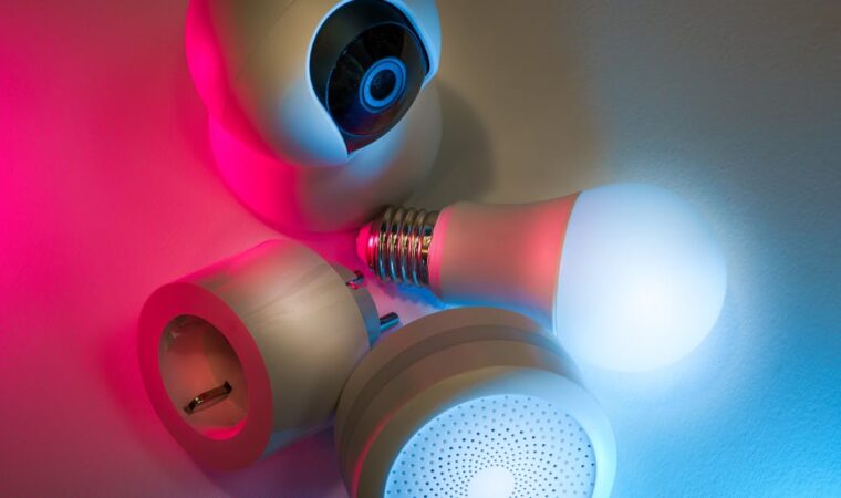 Inteligentne listwy przypodłogowe z oświetleniem i LiDAR – bezpieczeństwo nocą, porządek kabli i dyskretny design