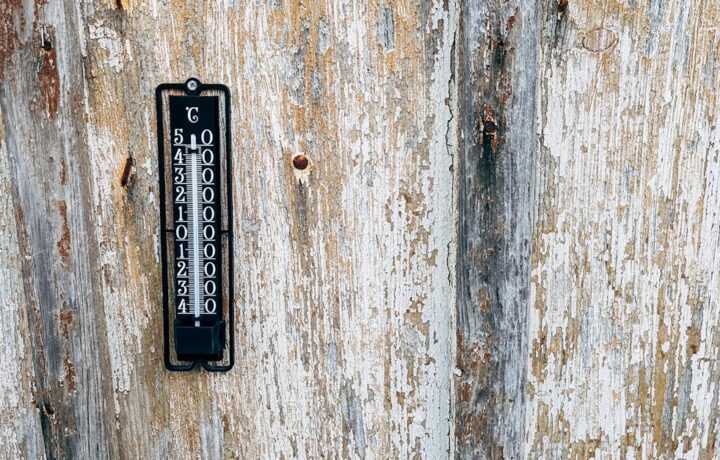 Ściany kapilarne 24 V z tynkiem gliniano-wapiennym – ciche ogrzewanie i chłodzenie zasilane prosto z balkonu PV