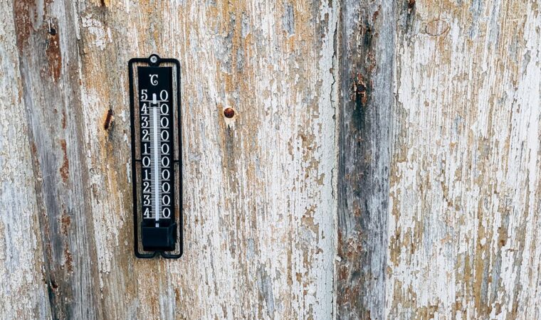 Ściany kapilarne 24 V z tynkiem gliniano-wapiennym – ciche ogrzewanie i chłodzenie zasilane prosto z balkonu PV