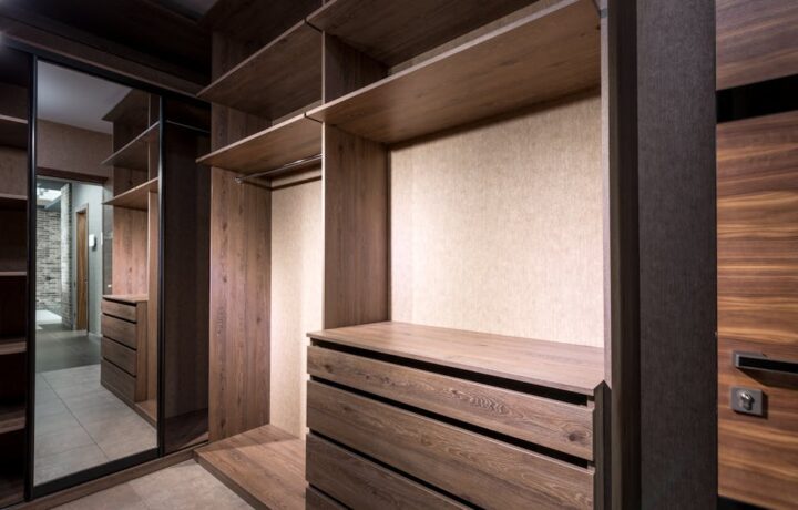 Drzwi i panele z materiałami zmiennofazowymi – niewidoczny magazyn ciepła i chłodu w mieszkaniu