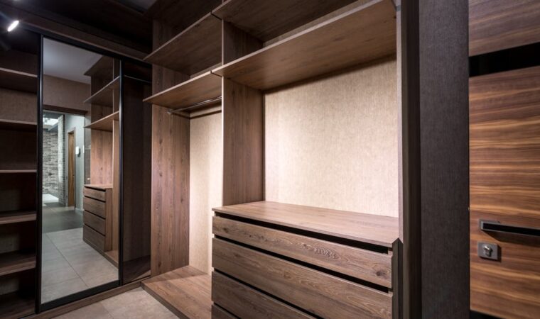 Drzwi i panele z materiałami zmiennofazowymi – niewidoczny magazyn ciepła i chłodu w mieszkaniu