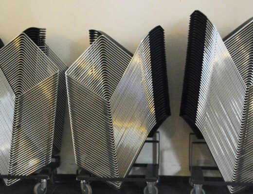 Podesty z magazynem ciepła w meblach z soli hydratowych – ukryty akumulator energii w salonie i domowym biurze