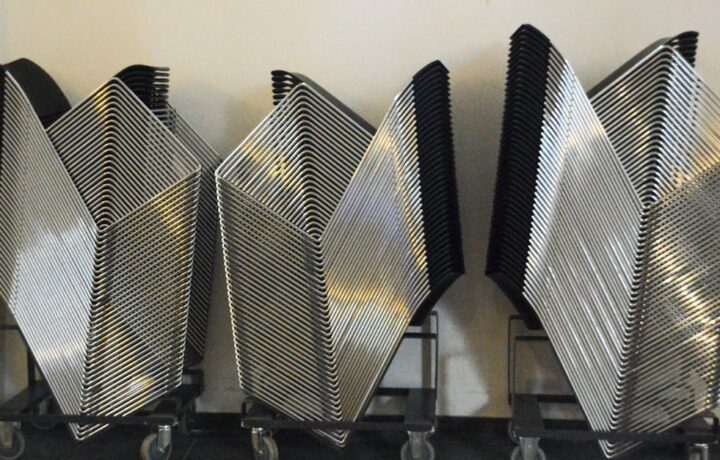 Podesty z magazynem ciepła w meblach z soli hydratowych – ukryty akumulator energii w salonie i domowym biurze