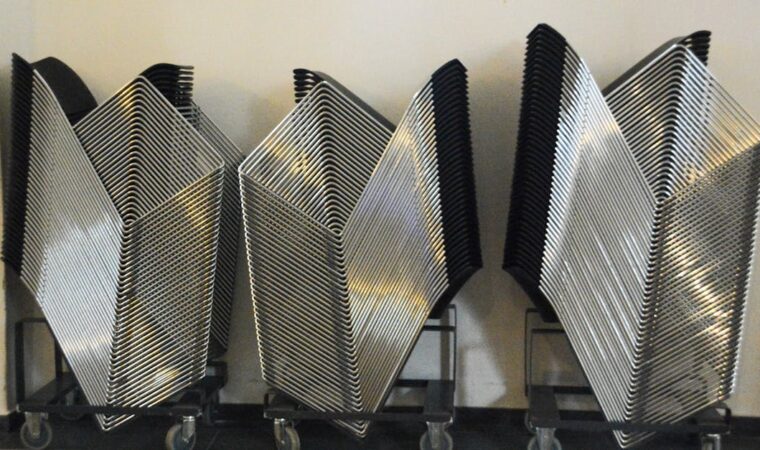 Podesty z magazynem ciepła w meblach z soli hydratowych – ukryty akumulator energii w salonie i domowym biurze