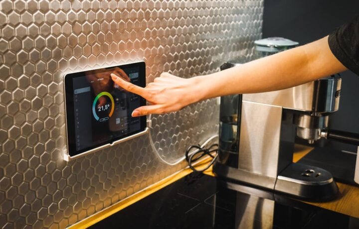 Ściany i meble, które magazynują chłód i ciepło – PCM w aranżacji wnętrz 2026